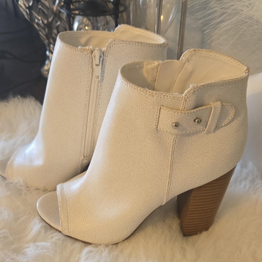 NEW White Rock Republic Boots with Chunky Heel and Side Zipper